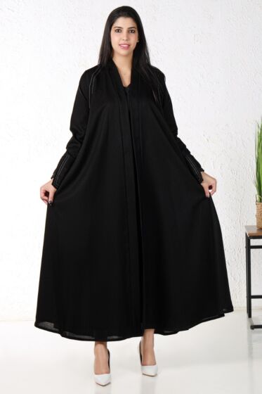  عباية كريب ملكي بأكمام مطرزه
